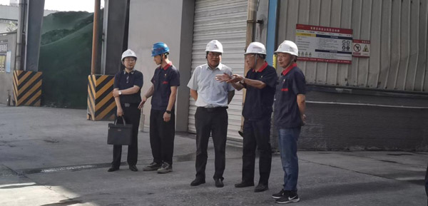 集團公司黨委委員、股份公司黨委書記、總經(jīng)理蔣培進到建材公司調(diào)...