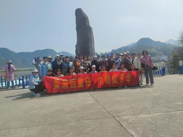 公司機(jī)關(guān)黨支部、工程服務(wù)支部聯(lián)合舉辦“三八”節(jié)主題活動(dòng)