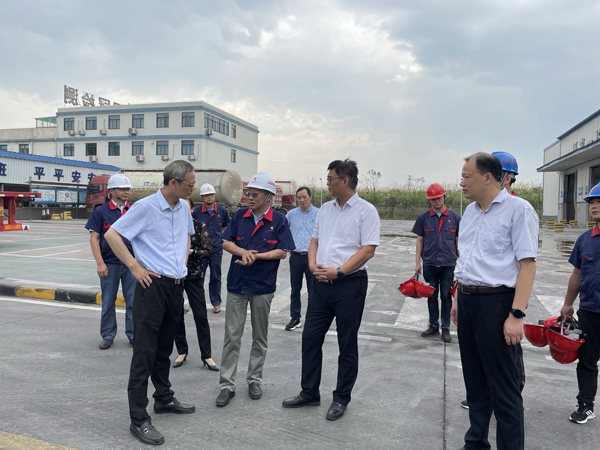 省生態(tài)環(huán)境廳副廳長到建材公司調研