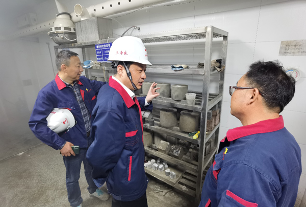 公司紀(jì)委書記到建材研究室調(diào)研 公司紀(jì)委書記到建材研究室調(diào)研